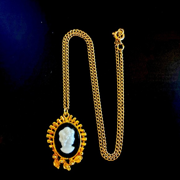 Jewelry - Cameo Necklace - Vintage